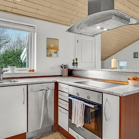1 Bedroom Cozy In 3*